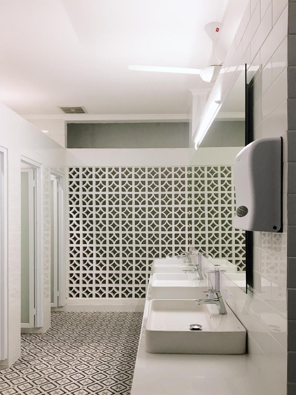 Dip & Doze Living Hostel Canggu Εξωτερικό φωτογραφία